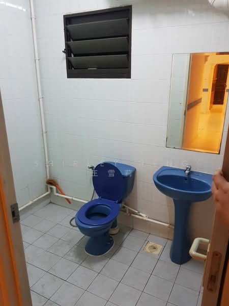 534 Woodlands Drive 14, 534 Woodlands Drive 14, 3 Bedrooms, 1,333 sqft, HDB Flat For Rent, by Shirley Heng 王雪莉, 21288627 - Common Bathroom - PropertyGuru.com.sg