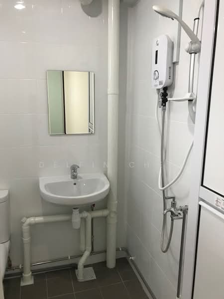 120 Geylang East Central, 120 Geylang East Central, 3 Bedrooms, 990 sqft, HDB Flat For Rent, by Delfin Chew, 21291043 - Ensuite toilet newly renovated with new instant heater and toilet accessories - PropertyGuru.com.sg
