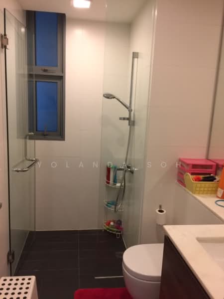 Double Bay Residences, 21C Simei Street 4, 3 Bedrooms, 1,367 sqft, Condominium For Rent, by Yolanda Soh, 21292548 - Common Bathroom - PropertyGuru.com.sg