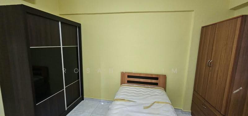 375 Clementi Avenue 4, 375 Clementi Avenue 4, Buona Vista / West Coast / Clementi New Town, 2 Bedrooms, 775 sqft, HDB Flat For Rent, by Rosanne Lim, 21302107 - Bedroom - PropertyGuru.com.sg