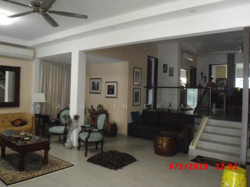Corner Terrace, Kismis Avenue, Clementi Park / Upper Bukit Timah, 4 Bedrooms, 2,850 sqft, Corner Terrace For Rent, by Angelin Chua, 21302130 - Spacious living room - PropertyGuru.com.sg
