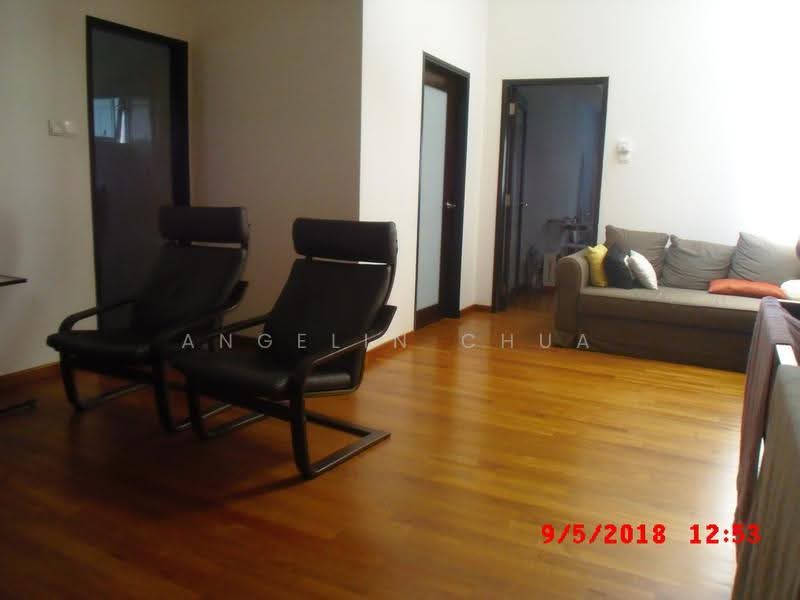 Corner Terrace, Kismis Avenue, Clementi Park / Upper Bukit Timah, 4 Bedrooms, 2,850 sqft, Corner Terrace For Rent, by Angelin Chua, 21302130 - Spacious and cosy family room - PropertyGuru.com.sg