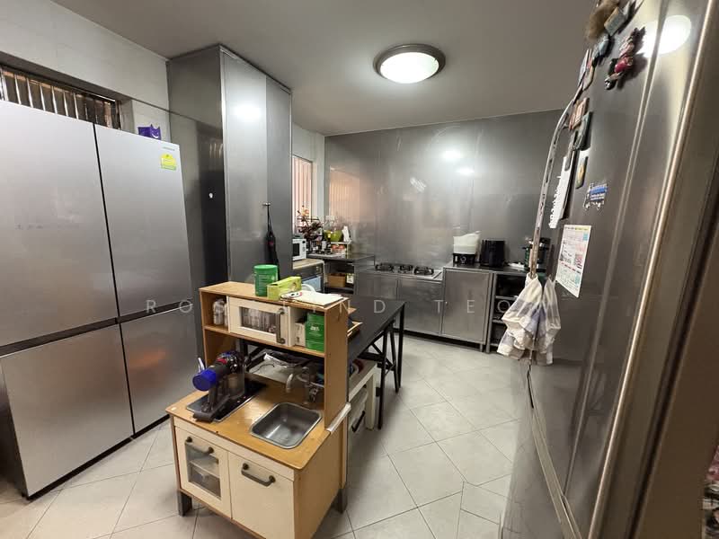 Cosy, charming corner terrace in Serangoon Bishan Lor Chuan MRT, Tai Hwan Walk, 4 Bedrooms, 2,734 sqft, Corner Terrace For Rent, by Rosalind Teow, 21307258 - PropertyGuru.com.sg