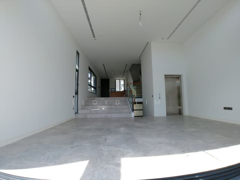 Victoria Park Villas, 81 Victoria Park Grove, 5 Bedrooms, 4,200 sqft, Semi-Detached House For Rent, by Lloyd Lim, 21310326 - Elegant living hall with high ceiling. - PropertyGuru.com.sg