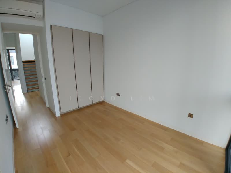 Victoria Park Villas, 81 Victoria Park Grove, 5 Bedrooms, 4,200 sqft, Semi-Detached House For Rent, by Lloyd Lim, 21310326 - Cosy bedrooms. - PropertyGuru.com.sg