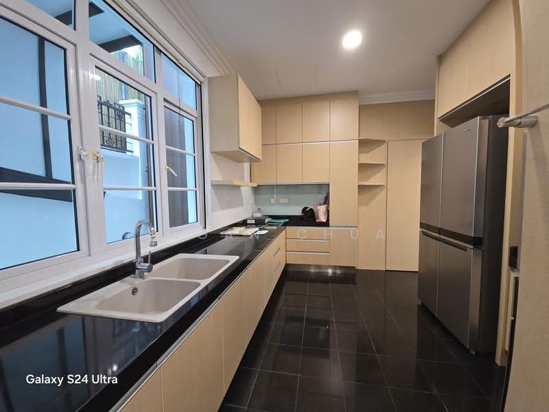 Kheam Hock Bungalow, Kheam Hock Road, Tanglin / Holland / Bukit Timah, 5 Bedrooms, 8,000 sqft, Detached House For Rent, by Megan Chua, 21311231 - Kitchen - PropertyGuru.com.sg