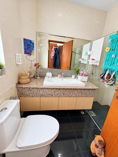 Kheam Hock Bungalow, Kheam Hock Road, Tanglin / Holland / Bukit Timah, 5 Bedrooms, 8,000 sqft, Detached House For Rent, by Megan Chua, 21311231 - Bathroom - PropertyGuru.com.sg
