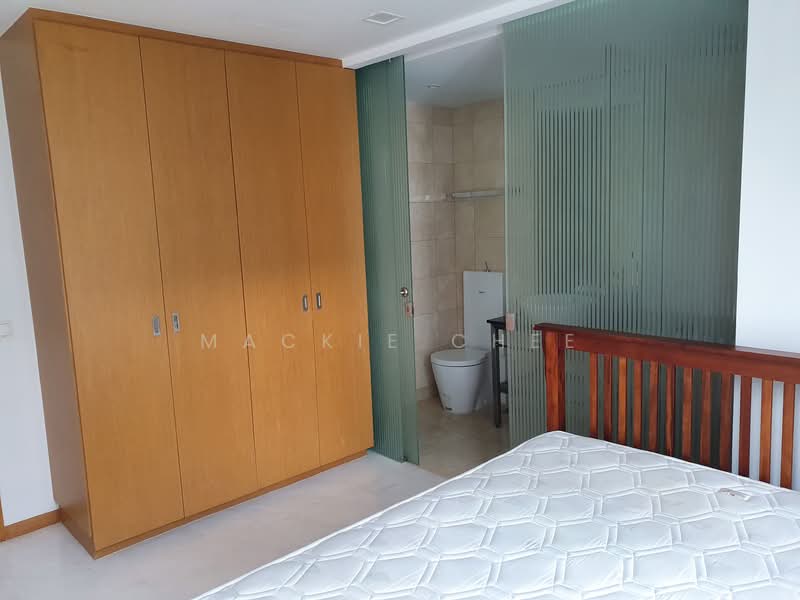 Vida, 5 Peck Hay Road, 2 Bedrooms, 840 sqft, Apartment For Rent, by Mackie Chee, 21314296 - Master Bedroom with Attached Bathroom - PropertyGuru.com.sg