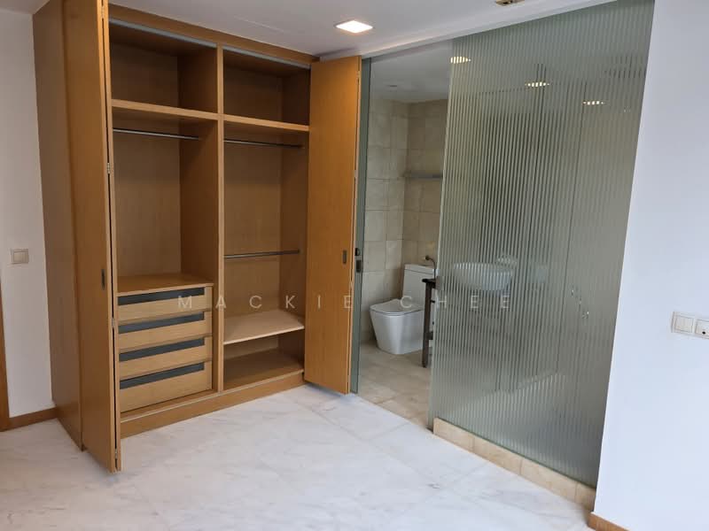 Vida, 5 Peck Hay Road, 2 Bedrooms, 840 sqft, Apartment For Rent, by Mackie Chee, 21314296 - Master Bedroom Wardrobe - PropertyGuru.com.sg
