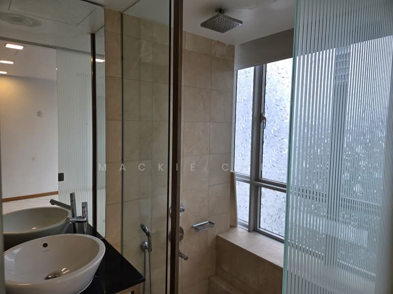 Vida, 5 Peck Hay Road, 2 Bedrooms, 840 sqft, Apartment For Rent, by Mackie Chee, 21314296 - Master Bathroom - PropertyGuru.com.sg