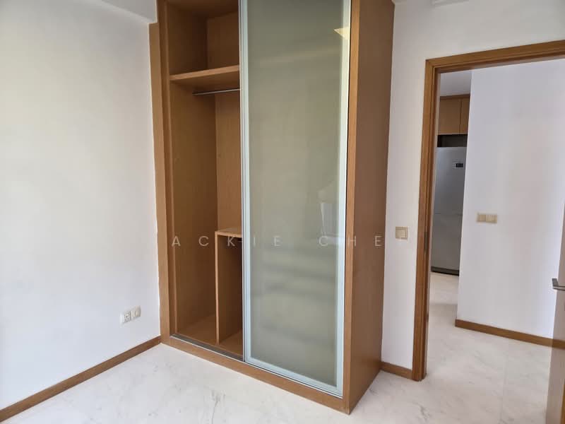 Vida, 5 Peck Hay Road, 2 Bedrooms, 840 sqft, Apartment For Rent, by Mackie Chee, 21314296 - Common Bedroom Wardrobe - PropertyGuru.com.sg