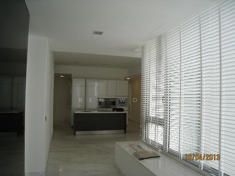 Living hall leading to dining hall