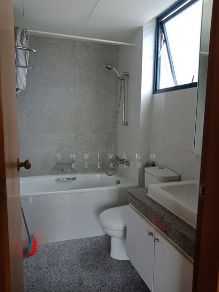 Blue Horizon, 29 West Coast Crescent, 2 Bedrooms, 958 sqft, Condominium For Rent, by Shrirang Kelkar, 21323693 - MASTER TOILET - PropertyGuru.com.sg