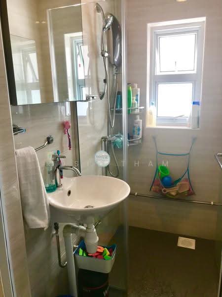 76 Guan Chuan Street, 76 Guan Chuan Street, Alexandra / Commonwealth, 3 Bedrooms, 1,225 sqft, Walk-up Apartment For Rent, by Rosie Tham, 21328302 - PropertyGuru.com.sg