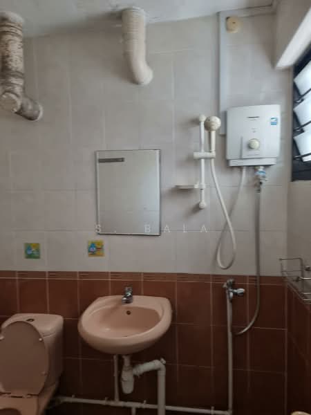 239 Bukit Batok East Avenue 5, 239 Bukit Batok East Avenue 5, 2 Bedrooms, 721 sqft, HDB Flat For Rent, by S. Bala, 21335203 - PropertyGuru.com.sg