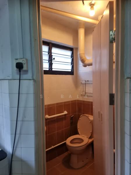 239 Bukit Batok East Avenue 5, 239 Bukit Batok East Avenue 5, 2 Bedrooms, 721 sqft, HDB Flat For Rent, by S. Bala, 21335203 - PropertyGuru.com.sg