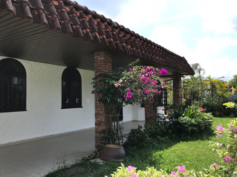 Single Storey Bungalow at Chestnut Crescent, Chestnut Crescent, 3 Bedrooms, 2,500 sqft, Bungalow House For Rent, by Jeslyn Hoe, 21339340 - PropertyGuru.com.sg