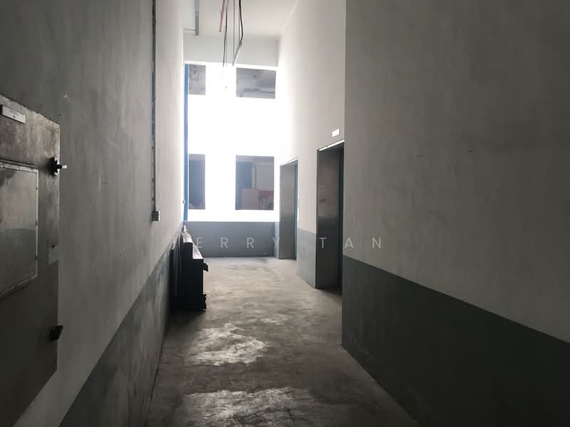 Heng Loong Building, 61 Bukit Batok Crescent, 1,927 sqft, Light Industrial (B1) For Rent, by Terry Tan, 21345391 - CommercialGuru.com.sg