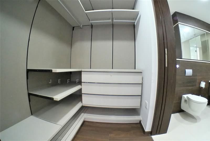 D'Nest, 145 Pasir Ris Grove, 4 Bedrooms, 1,432 sqft, Condominium For Rent, by Jeffrey Tang, 21345484 - Walk-in Wardrobe - PropertyGuru.com.sg