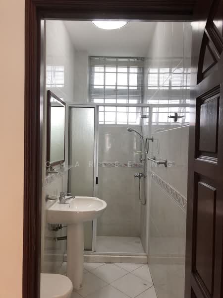 Kingswear Ave, , 6 Bedrooms, 3,800 sqft, Terraced House For Rent, by Charlee Ng, 21346005 - PropertyGuru.com.sg