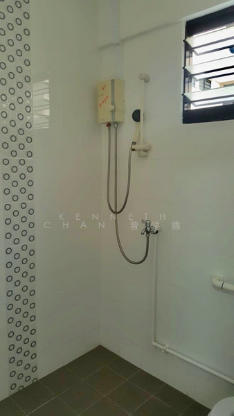 503 Jurong West Avenue 1, 503 Jurong West Avenue 1, 2 Bedrooms, 947 sqft, HDB Flat For Rent, by Kenneth Chan 曾健德, 21351962 - Blk 503 Toilet / Bathroom - PropertyGuru.com.sg