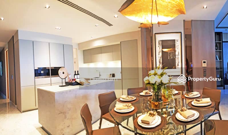 Dining & Gourmet Kitchen