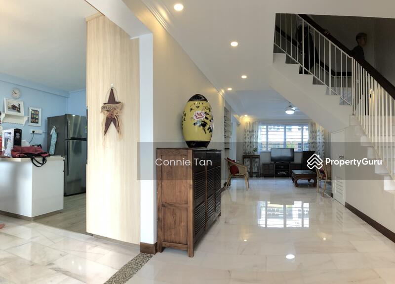 Living / Dining Area (Lvl 1)
