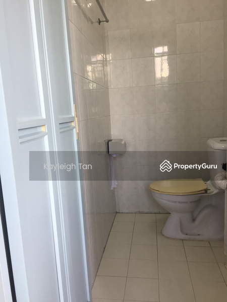 Clean Bathroom 