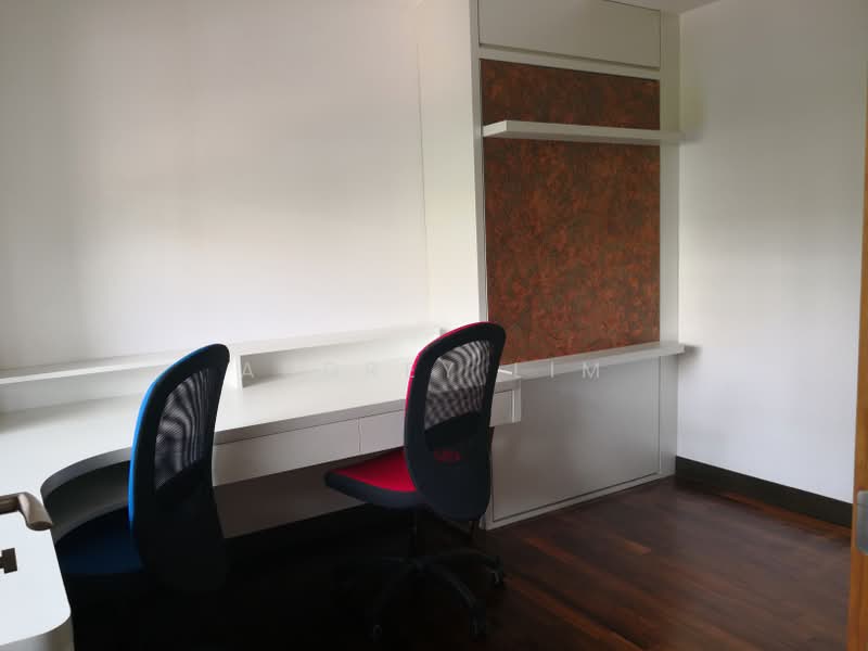 Jardin, 966 Dunearn Road, 4 Bedrooms, 1,776 sqft, Condominium For Rent, by Audrey Lim, 21365498 - Level 2 Bedroom / Study with Built-in storage bed - PropertyGuru.com.sg