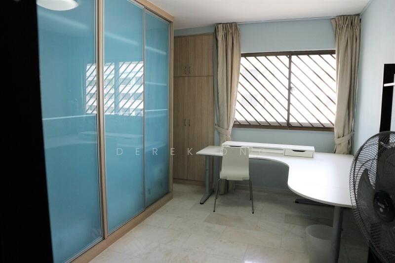 Suitable for anybody who loves big wardrobe space