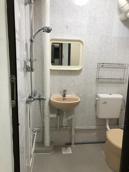 Master Room's attached bath