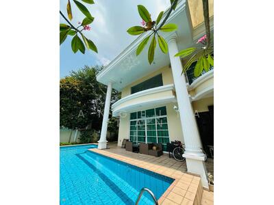 For Rent - Woodgrove Estate