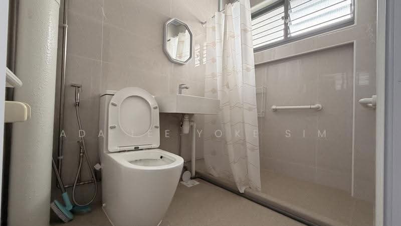 417 Woodlands Street 41, 417 Woodlands Street 41, Admiralty / Woodlands, 3 Bedrooms, 1,227 sqft, HDB Flat For Rent, by Ada Lee Yoke Sim, 21375890 - Bathroom - PropertyGuru.com.sg