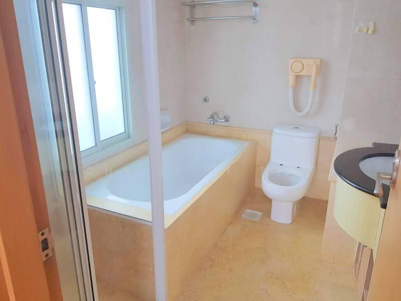 Queens, 12 Stirling Road, Alexandra / Commonwealth, 3 Bedrooms, 1,184 sqft, Condominium For Rent, by Christine Teo, 21377596 - PropertyGuru.com.sg