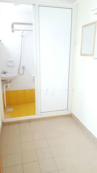 Queens, 12 Stirling Road, Alexandra / Commonwealth, 3 Bedrooms, 1,184 sqft, Condominium For Rent, by Christine Teo, 21377596 - PropertyGuru.com.sg