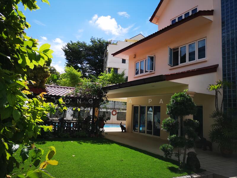 Bungalow house at Mimosa Vale, 6 MIMOSA VALE, 6 Bedrooms, 9000 sqft