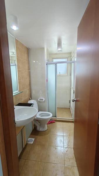 Lilydale, 550 Yishun Ave 6, Sembawang / Yishun, 3 Bedrooms, 1,195 sqft, Condominium For Rent, by Jeannie Lim, 21381103 - Bathroom - PropertyGuru.com.sg
