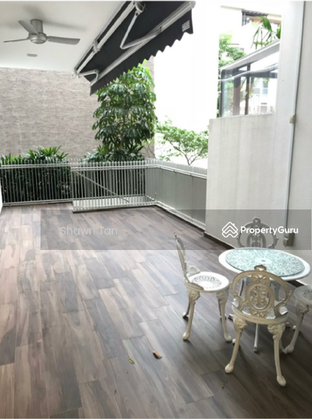 Patio with ceiling fan and awning