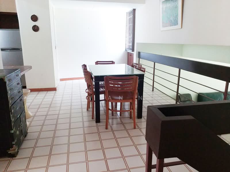 Pine Grove, 1A Pine Grove, 2 Bedrooms, 1,250 sqft, Condominium For Rent, by Vivian Ng, 21391618 - Kitchen - PropertyGuru.com.sg