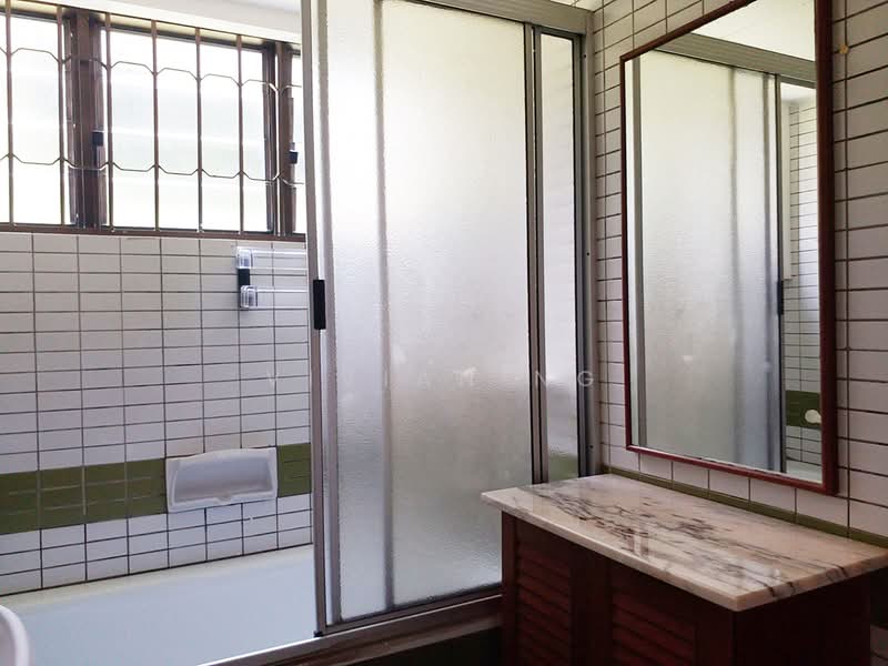 Pine Grove, 1A Pine Grove, 2 Bedrooms, 1,250 sqft, Condominium For Rent, by Vivian Ng, 21391618 - Master bedroom bathroom - PropertyGuru.com.sg