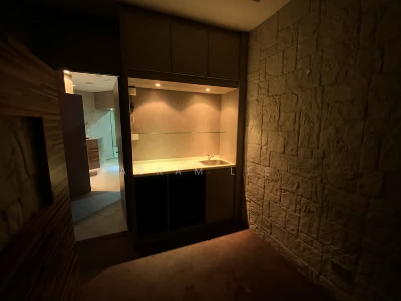 Excelsior Hotel, 5 Coleman Street, City Hall / Clarke Quay, 484 sqft, Mall Shop For Rent, by Abram Lee, 21395161 - Cosy treatment room - CommercialGuru.com.sg