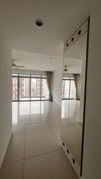 The Metropolitan Condominium, 8 Alexandra View, Alexandra / Commonwealth, 3 Bedrooms, 1,399 sqft, Condominium For Rent, by Deepti Malik, 21398015 - PropertyGuru.com.sg