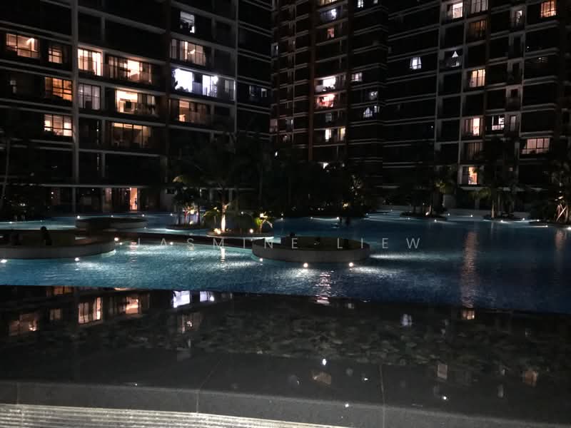 Coco Palms, 19 Pasir Ris Grove, 1 Bedroom, 463 sqft, Condominium For Rent, by Jasmine Liew, 21403061 - Night view - PropertyGuru.com.sg