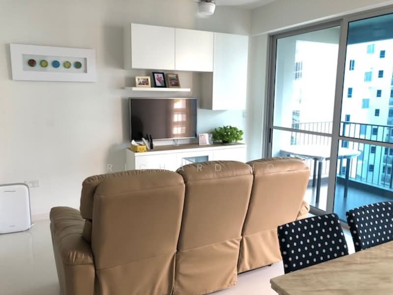 Q Bay Residences, 1 Tampines Street 86, 3 Bedrooms, 904 sqft, Condominium For Rent, by Richard Ho, 21404417 - Living Hall - PropertyGuru.com.sg