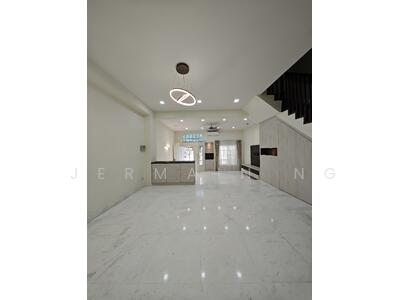 For Rent - Fame Court