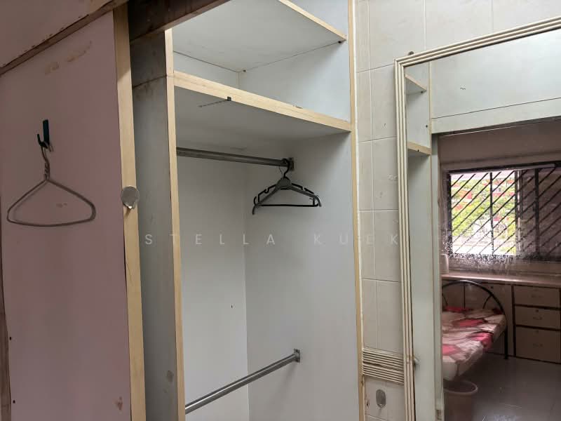 10 Toh Yi Drive, 10 Toh Yi Drive, Room Rental, 215 sqft, HDB Flat For Rent, by Stella Kuek, 21437803 - Left Side Built-in Wardrobe - PropertyGuru.com.sg