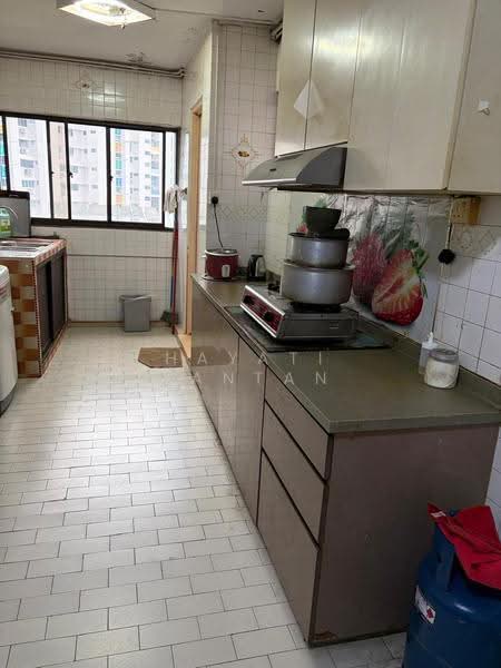 328 Jurong East Street 31, 328 Jurong East Street 31, Boon Lay / Jurong / Tuas, 3 Bedrooms, 1,442 sqft, HDB Flat For Rent, by Hayati Jantan, 21437905 - Kitchen - PropertyGuru.com.sg