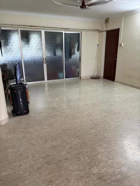 328 Jurong East Street 31, 328 Jurong East Street 31, Boon Lay / Jurong / Tuas, 3 Bedrooms, 1,442 sqft, HDB Flat For Rent, by Hayati Jantan, 21437905 - Living Room - PropertyGuru.com.sg