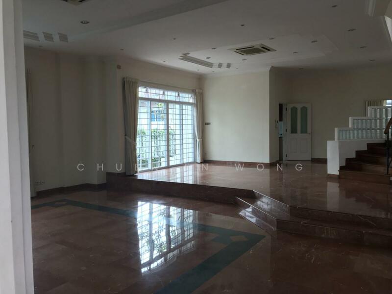 Huge Bungalow in Braddel with attic and basement, Cotswold close, 6 Bedrooms, 5,625 sqft, Bungalow House For Rent, by Chuen En Wong, 21438321 - PropertyGuru.com.sg