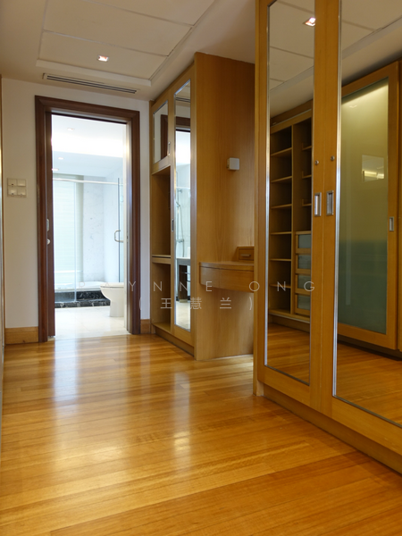 7 Greenwood Crescent 286958, 1km to RGPS, 5 Bedrooms, 4,500 sqft, Corner Terrace For Rent, by Raynne Ong, 21440505 - MASTER WARDROBE AREA - PropertyGuru.com.sg